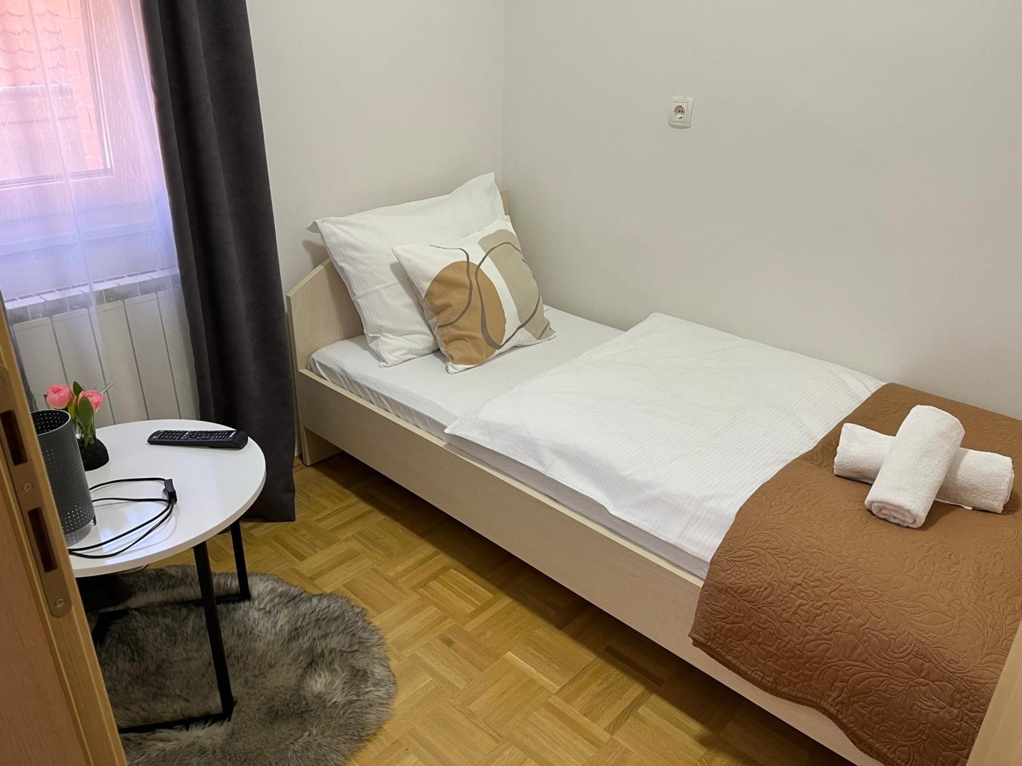 For5 Apartment Dakovo Luaran gambar