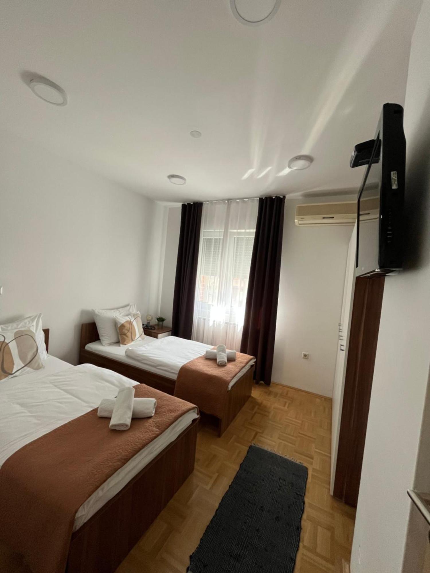For5 Apartment Dakovo Luaran gambar