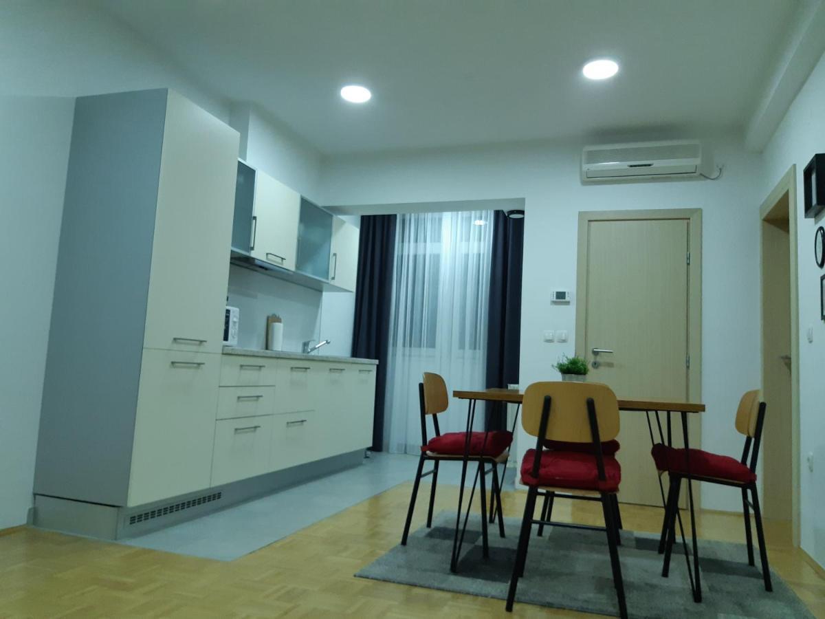 For5 Apartment Dakovo Luaran gambar